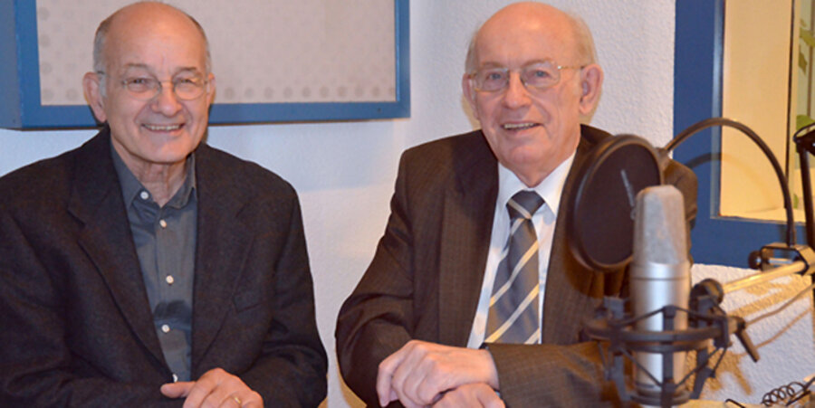 Im Studio für die Sendung „Bilanz“ (v. l.): Ernst Horn und Horst Marquardt. Foto: ERF Medien/Lothar Rühl