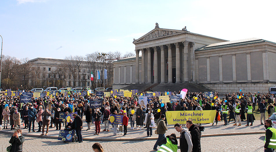 Etwa 2.000 Menschen haben am 19. März beim „2. Münchner Marsch fürs Leben“ für den Schutz ungeborener Kinder und gegen Sterbehilfe demonstriert. Foto: „Stimme der Stillen“