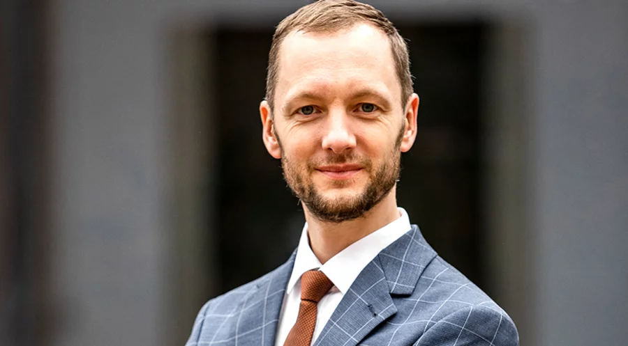 Josias Terschüren: „Weder Täter noch konkrete Aktivitäten werden benannt.“ Foto: Naemi Klein Fotografie