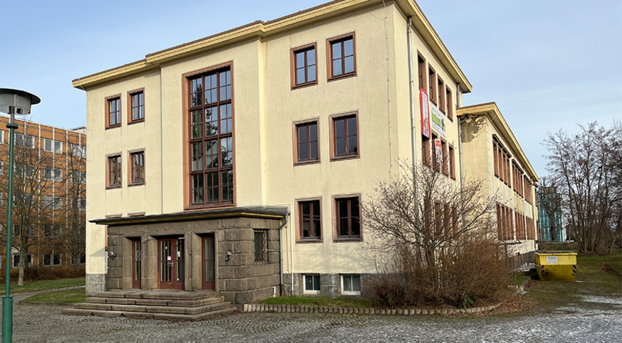 In diesem ehemaligen Hochschulgebäude in Markkleeberg entsteht eine christliche Grund- und Oberschule. Foto: IDEA/Lisa-Maria Mehrkens