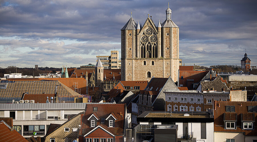 Viele Kirchenvorstände befürchten eine Schwächung der Ortsgemeinden und des Ehrenamts. Foto: picture alliance/dpa/Moritz Frankenberg