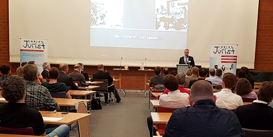 80 Teilnehmer setzten sich auf der Bundestagung von „Christ und Jurist“ mit den Themen Glaubens-, Gewissens- und Redefreiheit auseinander. Foto: idea/Erika Gitt