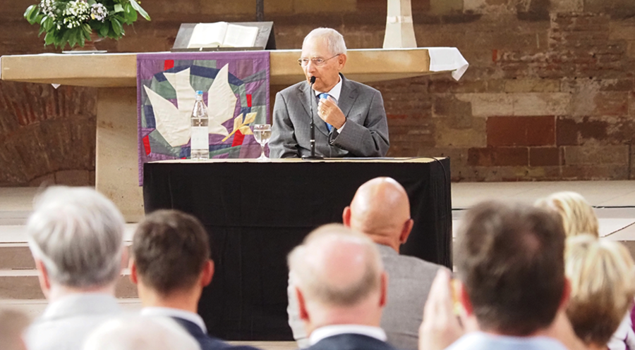 „Kirchen werden gebraucht": Der frühere Bundestagspräsident Wolfgang Schäuble während seines Impulsvortrags in der Trierer Konstantin-Basilika. Foto: ekkt.de
