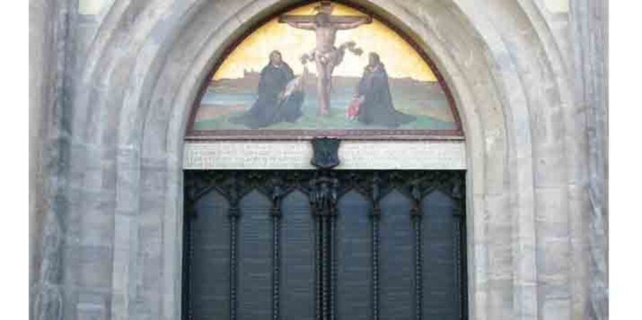 DieThesentür der Schlosskirche in Wittenberg. Foto: flickr.com/augustustours