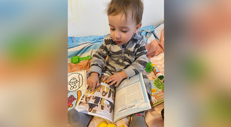 Die Kinderbibeln, die Christen in der Ukraine verteilen, kommen gut an. Foto: Bibel-Mission
