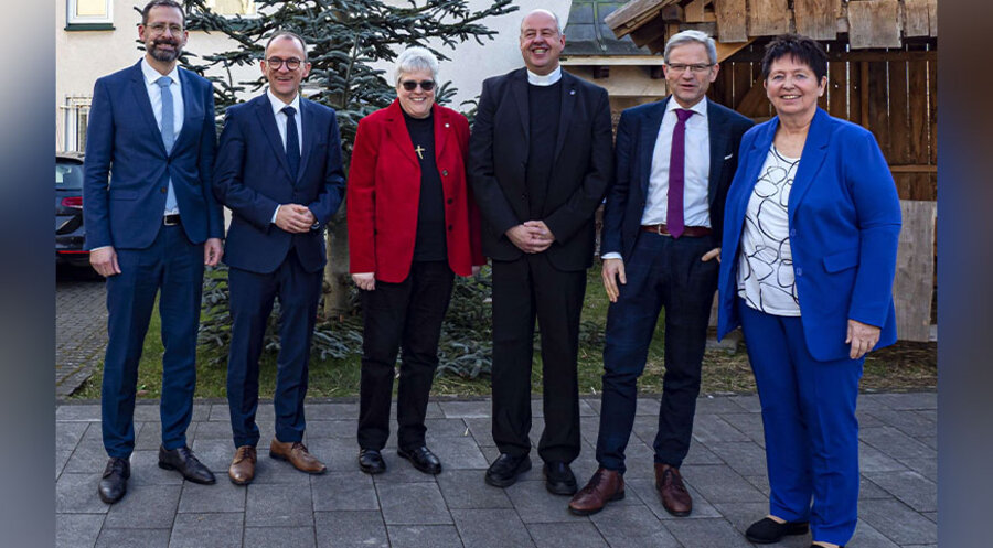 Feierten das 100-jährige Bestehen des Westfälischen Gemeinschaftsverbandes (v.l.n.r.): Nicolai Hamilton (1. Vors. WGV), Präses Steffen Kern, Leitende Pastorin Birgit Hasenberg, Pfr. Uwe Hasenberg, Kirchenrat Prof. Dr. Jochen Arnold (EkvW), Leitende Referentin Petra Müller 