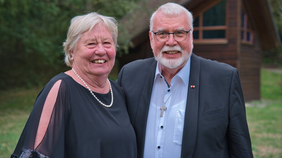 Das Ehepaar Renate und Hans-Martin Stäbler ist seit fünfzig Jahren verheiratet und seitdem gemeinsam im Dienst. 