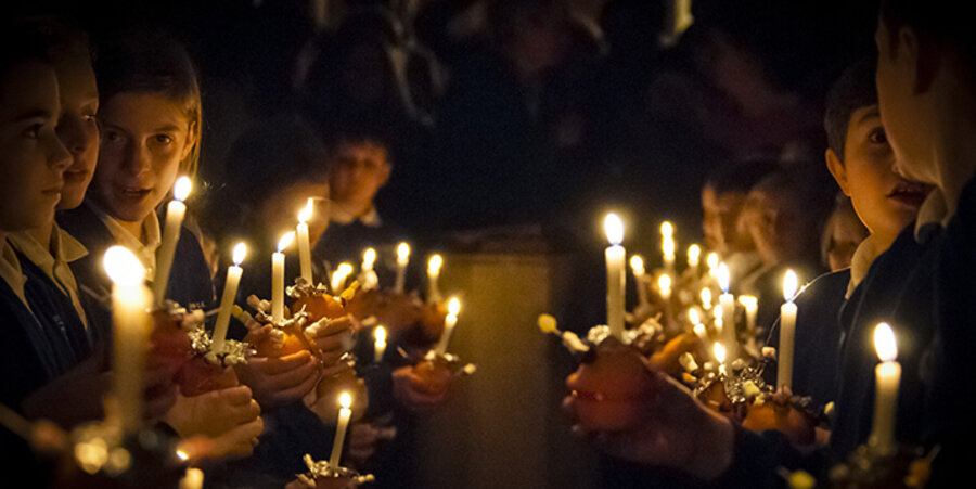 Symbolbild: Die Evangelische Kirche in Mitteldeutschland will auch in diesem Jahr einen „Singenden Adventskalender“ anbieten – im Internet. Foto: pixabay.com
