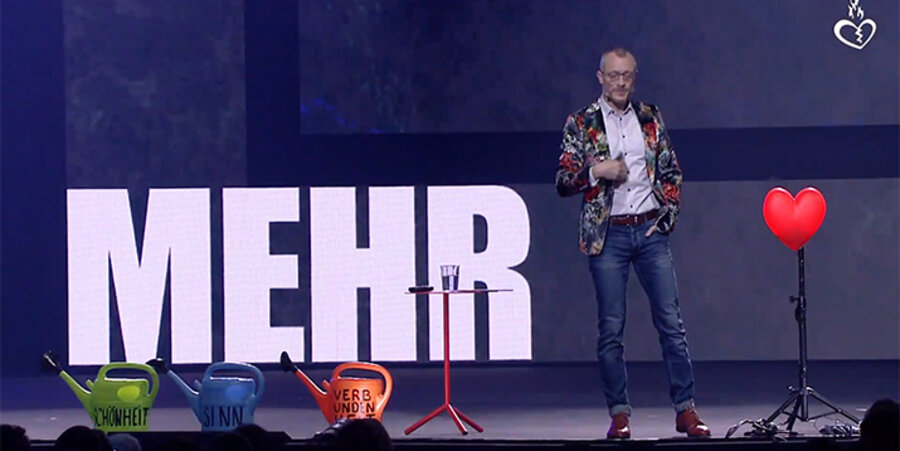 Johannes Hartl bei der „Mehr”-Konferenz im letzten Jahr. Screenshot: YouTube/ Gebetshaus