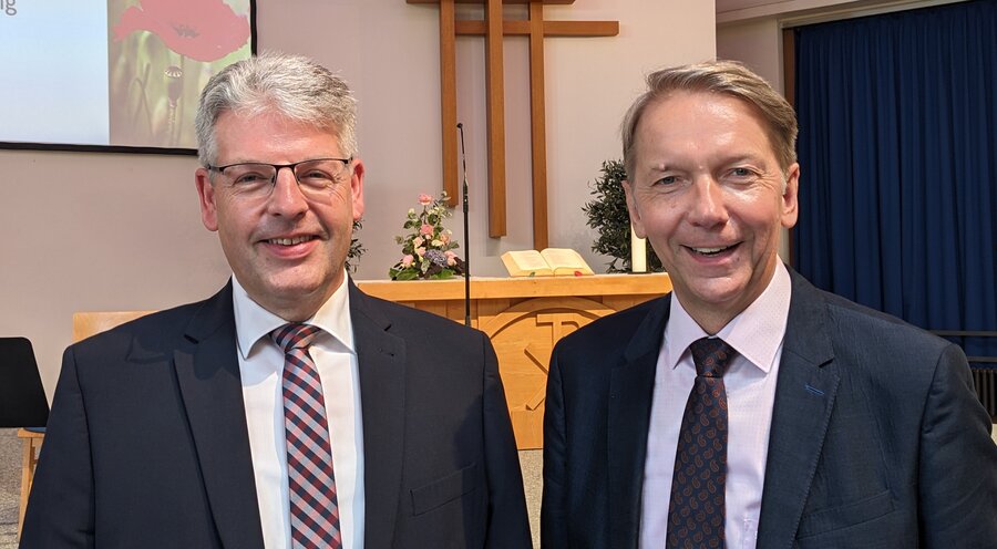 v. l.: Der Kaufmann und Theologe Frank Spatz und der bisherige Verwaltungsleiter des Werkes, Willi Feldkamp. Foto: IDEA/Christian Starke