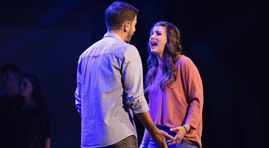 Die Hauptdarstellerin Claudia mit ihrem Ehemann. Foto: Life on Stage
