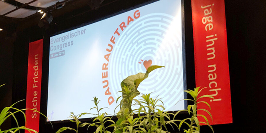 Das Treffen mit 850 Teilnehmern stand unter dem Motto der ökumenischen Jahreslosung „Suche Frieden und jage ihm nach“. Foto: Hannoverscher Verband Landeskirchlicher Gemeinschaften