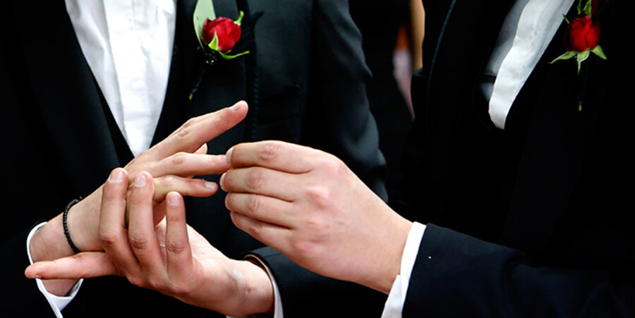 Wie es in der EKD-Stellungnahme heißt, bildet die Ehe den rechtlichen Rahmen für ein Zusammenleben von zwei Menschen, das auf lebenslanger Treue beruht. Foto: picture-alliance/AP-Photo