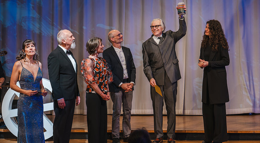 Erstmalige Verleihung des conRAD-Preises (v.l.): Moderatorin Dorothee Frauenlob, die Jury-Leiter Siegmar Rehorn und Beate Hartmann, sowie die Preisträger Max Matthias Richter, Thomas Sitte und Carolin Straub. Foto: DAS RAD
