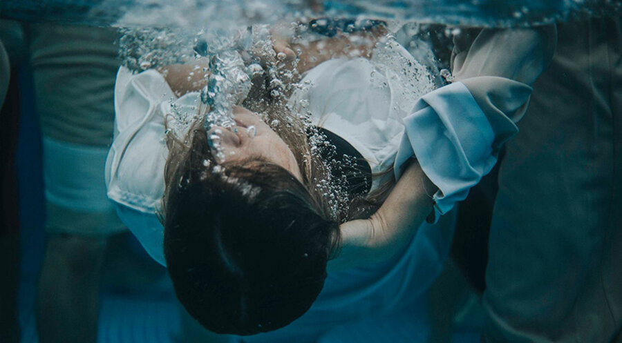 Welchen Stellenwert hat die Taufe? Darum geht es in der aktuellen Folge von „Zwischen Tür und Himmel“. Foto: unsplash.com