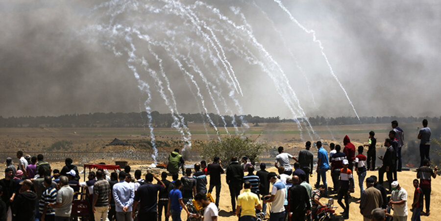 Bei Zusammenstößen an der Grenze zum Gazastreifen zwischen palästinensischen Demonstranten und der israelischen Armee wurden mindestens 58 Palästinenser getötet und rund 2.400 verletzt. Foto: picture-alliance/NurPhoto