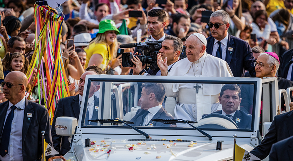 Umjubelt: Papst Franziskus auf dem Weltjugendtag in Portugal. Foto: picture alliance/ZUMAPRESS.com/Henrique Casinhas
