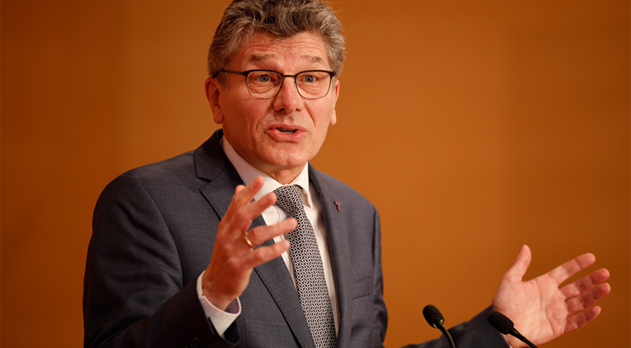 Landesbischof Ernst-Wilhelm Gohl: „Wer den Eindruck erzeugt, dass politische Überzeugungen und persönliches Handeln auseinanderfallen, verliert Vertrauen.“ 