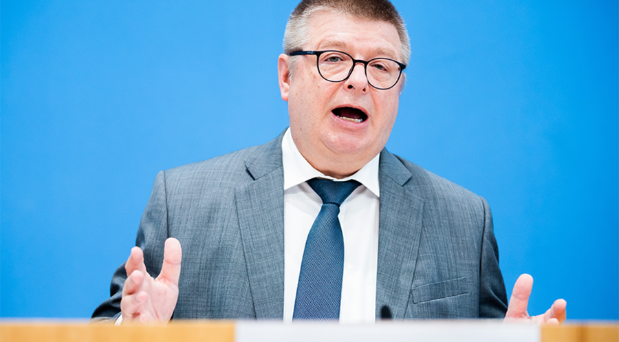 Warnt vor zunehmendem Antisemitismus in Deutschland: Thomas Haldenwang, Präsident des Bundesamtes für Verfassungsschutz. Foto: picture alliance/dpa/Christoph Soeder