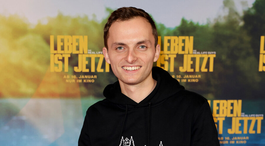Johannes Mickenbecker bei der Premiere des Kinofilms „Leben ist jetzt – Die Real Life Guys“ in Berlin. Foto: picture alliance / Geisler-Fotopress | Sebastian Gabsch