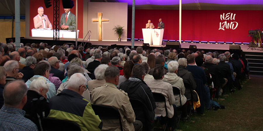 Missionare aus aller Welt berichteten beim Pfingstmissionsfest über ihre Arbeit. Foto: Jochen Lengler