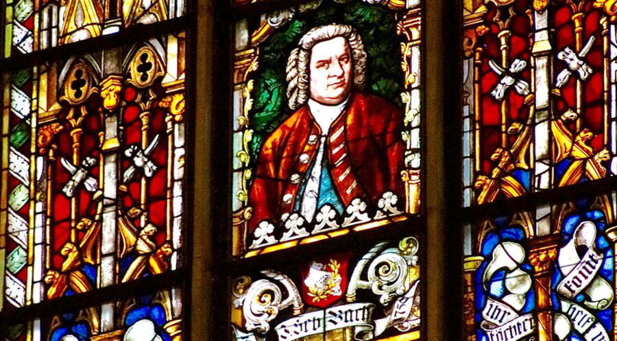 Das Mosaikfenster zeigt Johann Sebastian Bach in der Leipziger Thomaskirche. Foto: pixabay.com