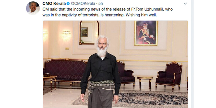Der katholische Priester Thomas Uzhunnalil ist frei. Das Foto zeigt ihn im Oman. Screenshot: Twitter/Office of Chief Minister of Kerala