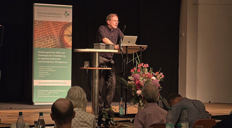 Der Vorsitzende der Bekenntnisbewegung „Kein anderes Evangelium“, Pfarrer Johannes Frey, hält die Ortsgemeinde für unverzichtbar. Foto: Gemeindehilfsbund/Ina Krause