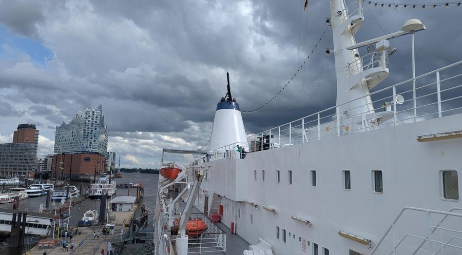 Die „Logos Hope“ kann noch bis zum 14. Juni im Hamburger Hafen besichtigt werden. Foto: OM/Micha Prechtel