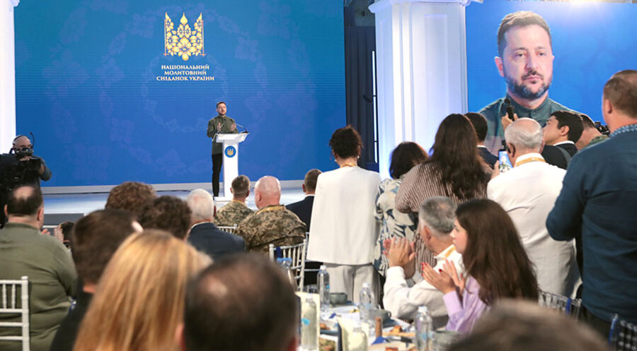 Nach den Worten des ukrainischen Präsident Selenskyj bitten die Menschen in der ganzen Ukraine Gott um die Kraft, den nächsten Morgen zu erleben. 