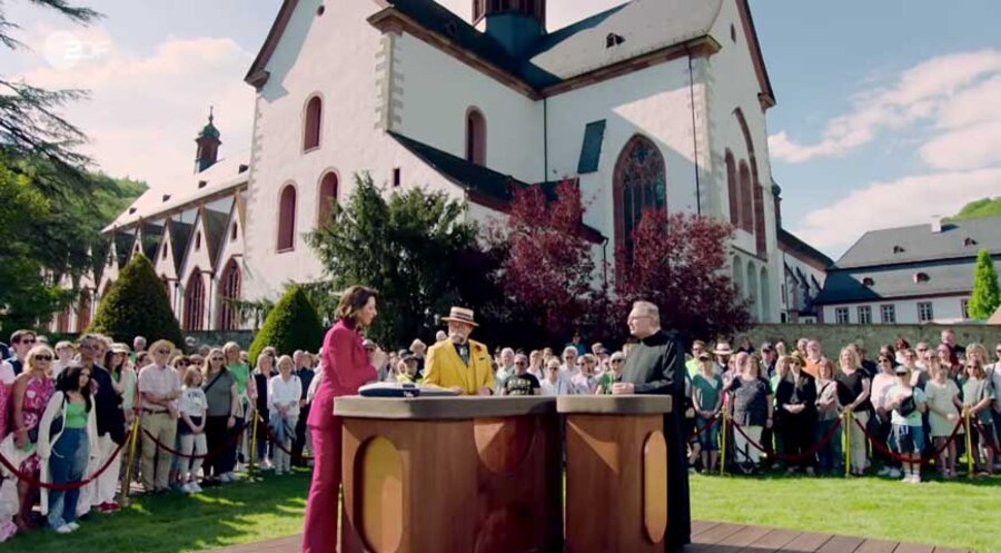 Pater Otto Betler (rechts) bei der ZDF-Trödel-Show „Bares für Rares“. Screenshot: ZDF