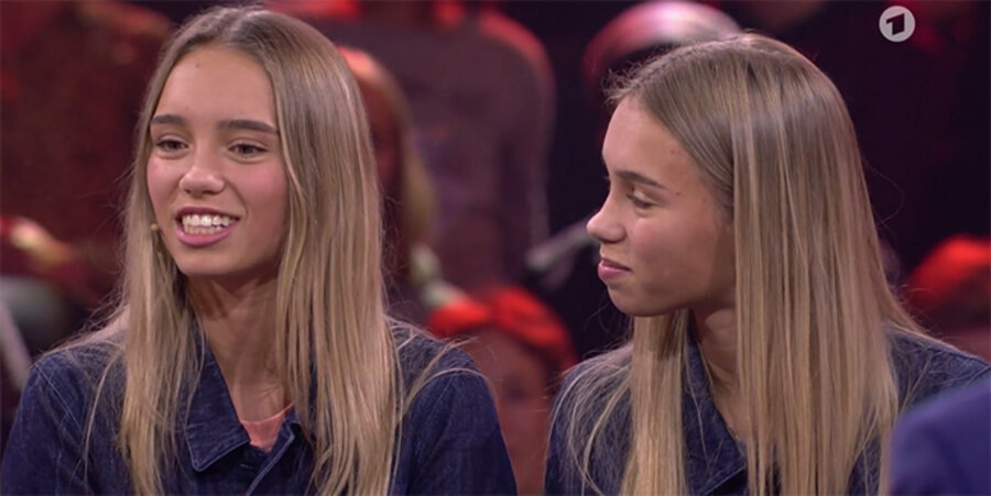 Die Zwillinge Lisa und Lena Mantler nahmen an der ARD-Fernsehshow „Klein gegen Groß – das unglaubliche Duell“ teil. Screenshot: daserste.de