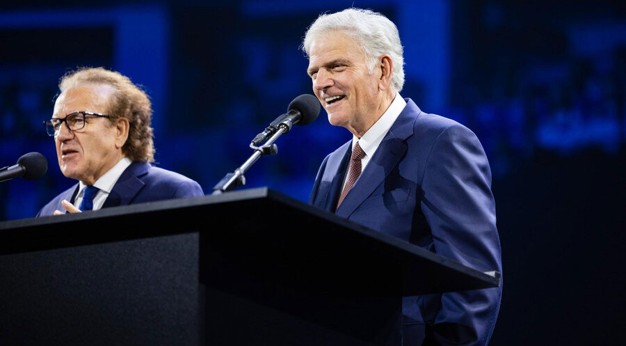 Franklin Graham predigte vor mehr als 15.000 Zuhörern in Minsk. Foto: Billy Graham Evangelistic Association