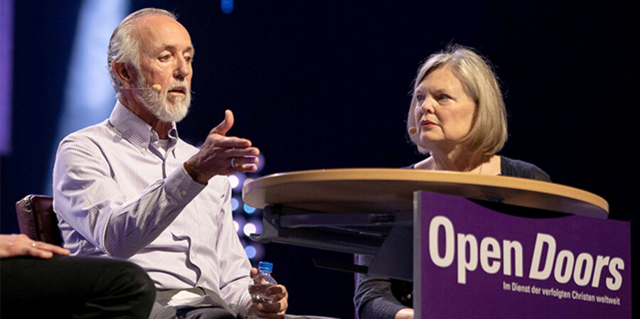 US-Baptistenpastor Nik Ripken und seine Ehefrau Ruth (Namen aus Sicherheitsgründen geändert) auf der Jahreskonferenz des christlichen Hilfswerks Open Doors, die am 30. Mai und 1. Juni in Karlsruhe stattfand. Foto: Open Doors