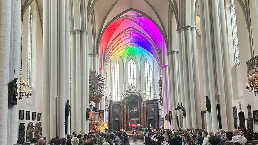 Der Gottesdienst findet den Abend vor dem eigentlichen Christopher Street Day statt.