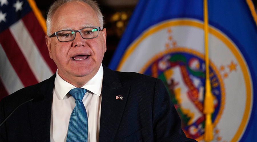 Zum demokratischen Vizekandidaten für die US-Präsidentenwahl erkoren: Der Gouverneur von Minnesota, Tim Walz. Foto: picture alliance/ASSOCIATED PRESS/Abbie Parr