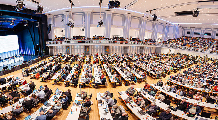 Auf der diesjährigen Tagung des Kirchenparlaments des Bundes Evangelisch-Freikirchlicher Gemeinden in Kassel haben die Delegierten eine Strukturreform beschlossen. Foto: David Vogt