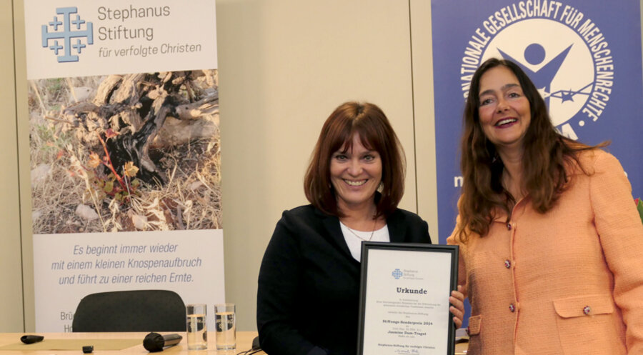 v. l.: Die Preisträgerin, die Armenologin Jasmine Dum-Tragut, und die Vorstandsvorsitzende der Stephanus-Stiftung Michaela Koller. Foto: Stephanus-Stiftung