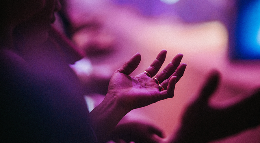 „Diejenigen, die anderen mit Geistesgaben dienen, sollen aktiver und integrierter Teil einer Gemeinde sein.“ Symbolfoto: unsplash