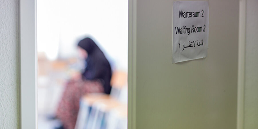 Zukünftig dürfen Konvertiten bei Anhörungen des Bundesamtes für Migration und Flüchtlinge einen Pastor oder einen anderen Gemeindemitarbeiter mitbringen. Foto: picture-alliance/dpa