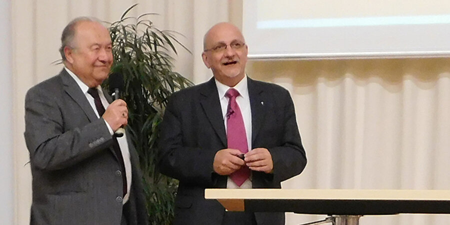 v. l.: Der württembergische Islam-Experte und Kirchenrat i.R., Albrecht Hauser, und der syrische Arzt Jany Haddad. Foto: idea/Schillinger 