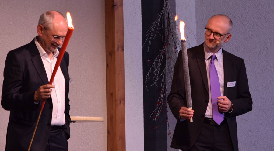 Alter und neuer Rektor der Evangelischen Hochschule Tabor Marburg: Prof. Norbert Schmidt (links) und Prof. Torsten Uhlig. Foto:EHT/ Lea Enkelmann
