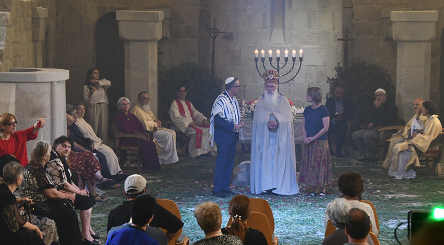 Vertreter von Christentum, Judentum und Islam feiern gemeinsam Gottesdienst in der Friedenskathedrale in Tiflis. Foto: Nano Saralishvili
