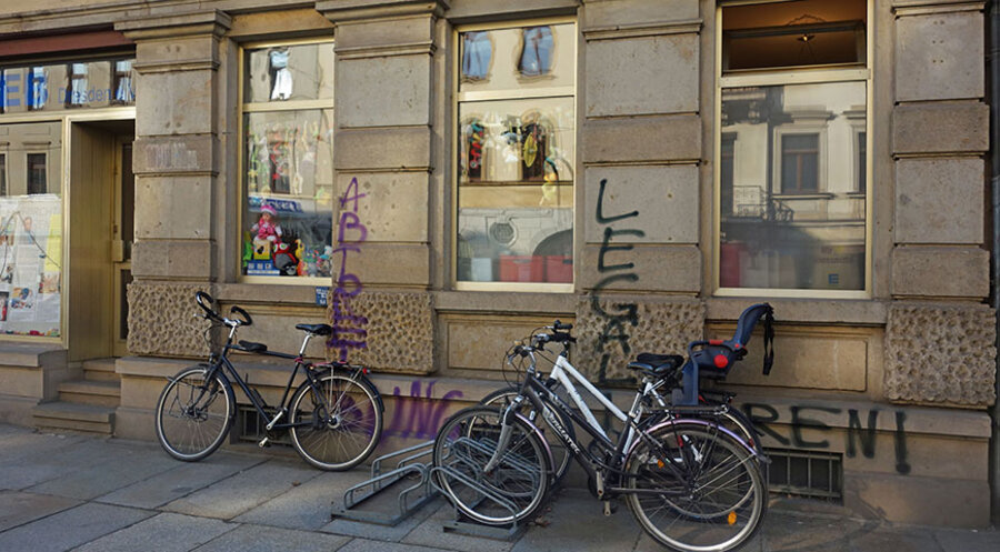 Die christliche Lebensrechtsvereinigung KALEB wurde von Graffiti-Sprayern beschmiert. Foto: IDEA/ Thomas Richter