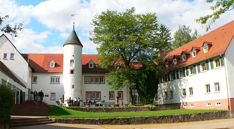 Die hessen-nassauische Synode hatte im Frühjahr beschlossen, „Kloster Höchst“ zu verpachten. Foto: wikimedia commons