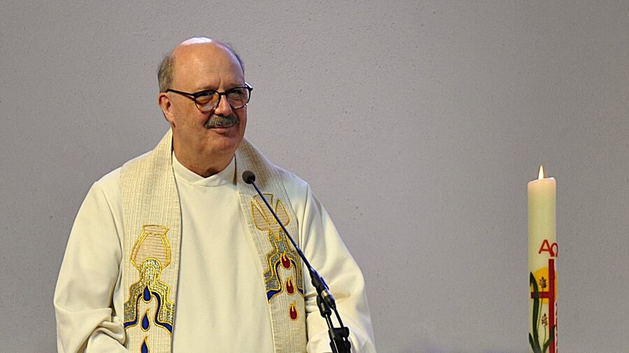 Der Lübecker Pastor Michael Schulze warnt davor, den Köperschaftsstatus der Kirchengemeinden zu ändern. 