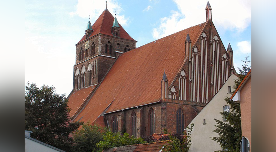 Zählt zu den unterstützten Projekten: Die St.-Marien-Kirche in Greifswald. Foto: Wikimedia Commons