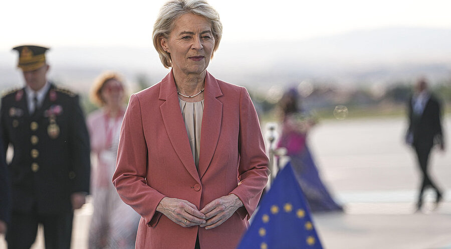 Ursula von der Leyen bei ihrem Besuch im Südkaukasus. Foto: picture alliance / Anadolu | Metin Aktas