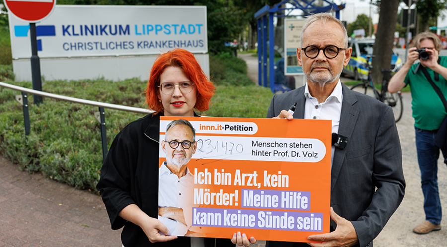 Chefarzt Joachim Volz hatte das Klinikum verklagt, weil es ihm Abtreibungen untersagt hatte. Foto: picture alliance/dpa/Friso Gentsch