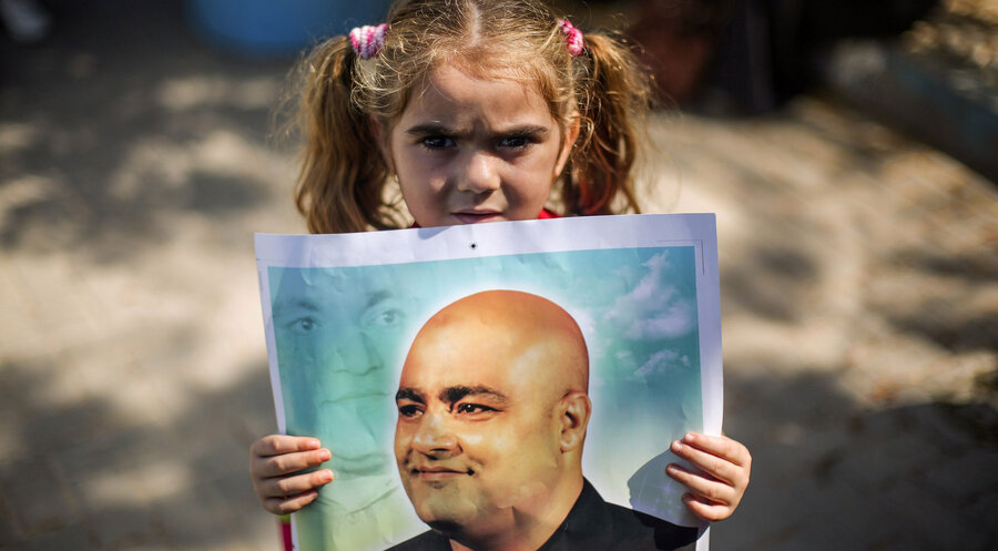 Ein palästinensisches Mädchen demonstriert für die Freilassung von Mohammed El-Halabi. Foto: Picture Alliance/Mohammed Talatene